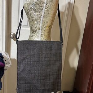 Chilewich woven laptop messenger bag with zipper and adjustable strap. NWOT